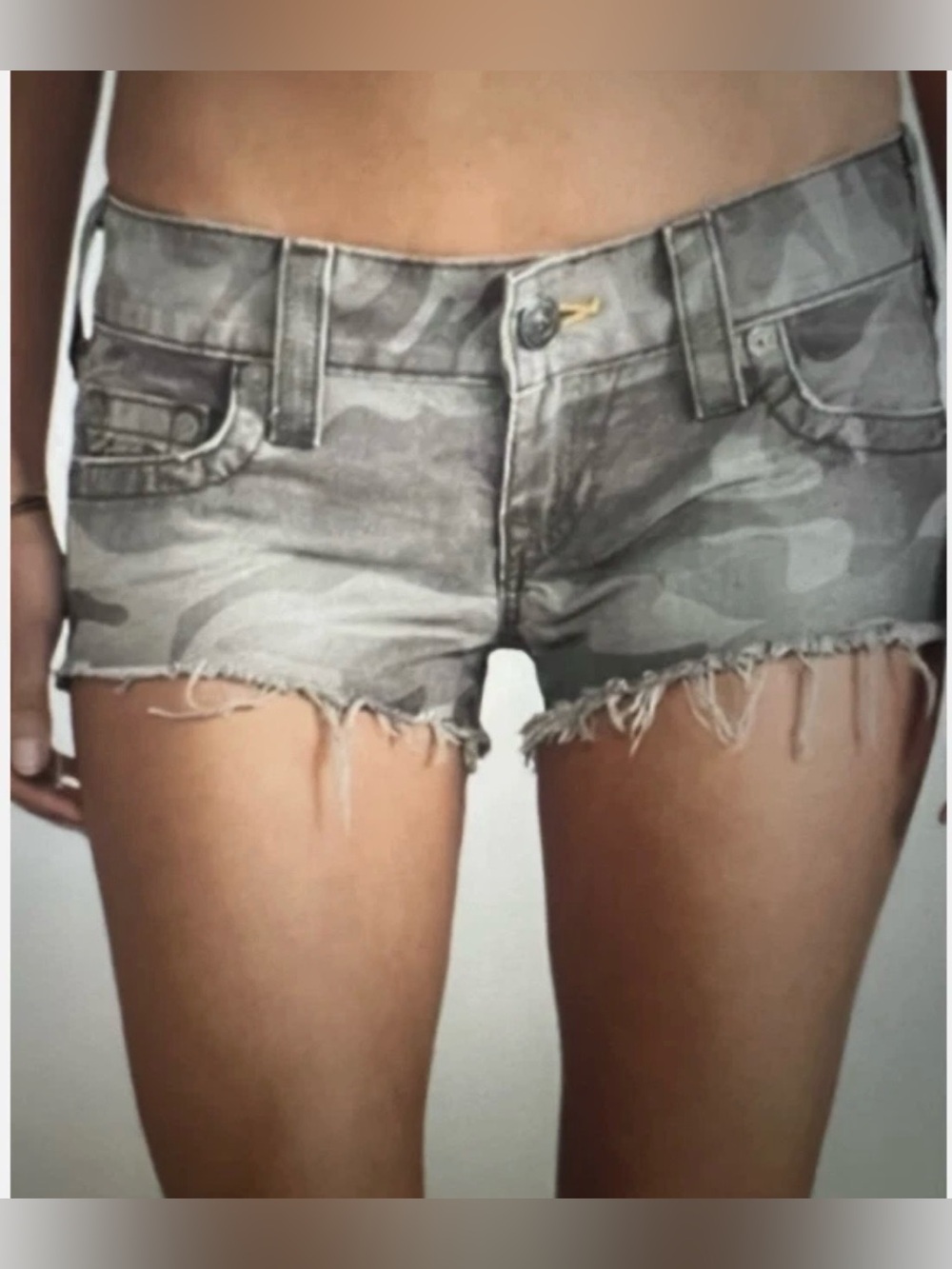 TRUE RELIGION Bobby Cut Off Denim Shorts Camo Low Rise World Tour Women Size 25